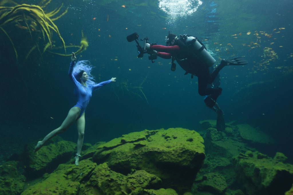 diver taking picture of a woman freediver